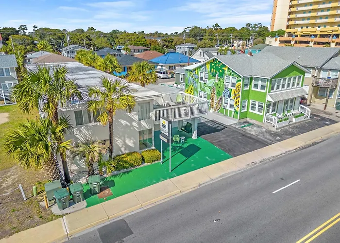 Studio 1 King Bed Sleeps 2 Pet-Friendly